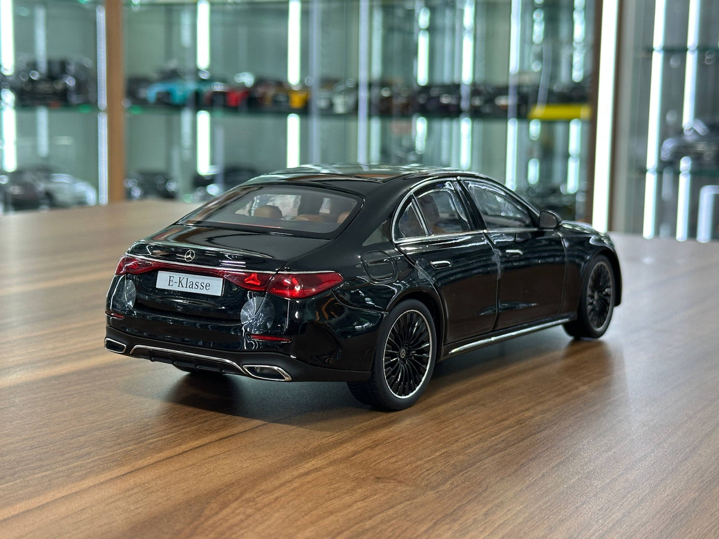 1/18 Diecast Mercedes-Benz E-Class E450 (W214) Saloon – iScale (Black, Full Opening)