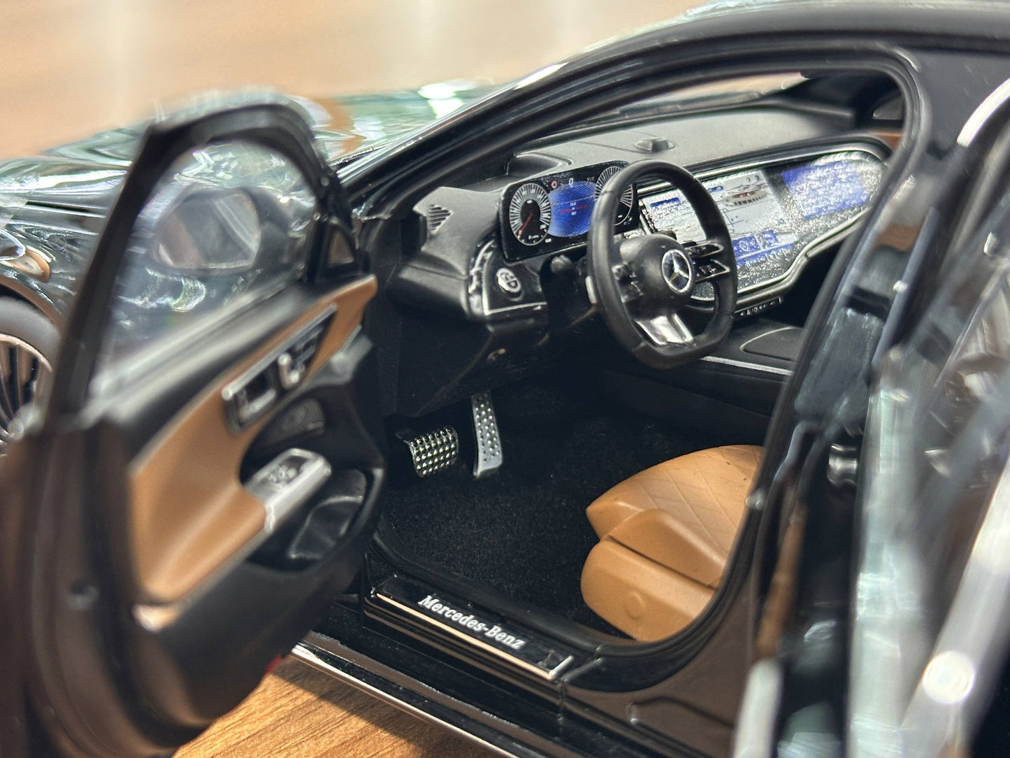 1/18 Diecast Mercedes-Benz E-Class E450 (W214) Saloon – iScale (Black, Full Opening)