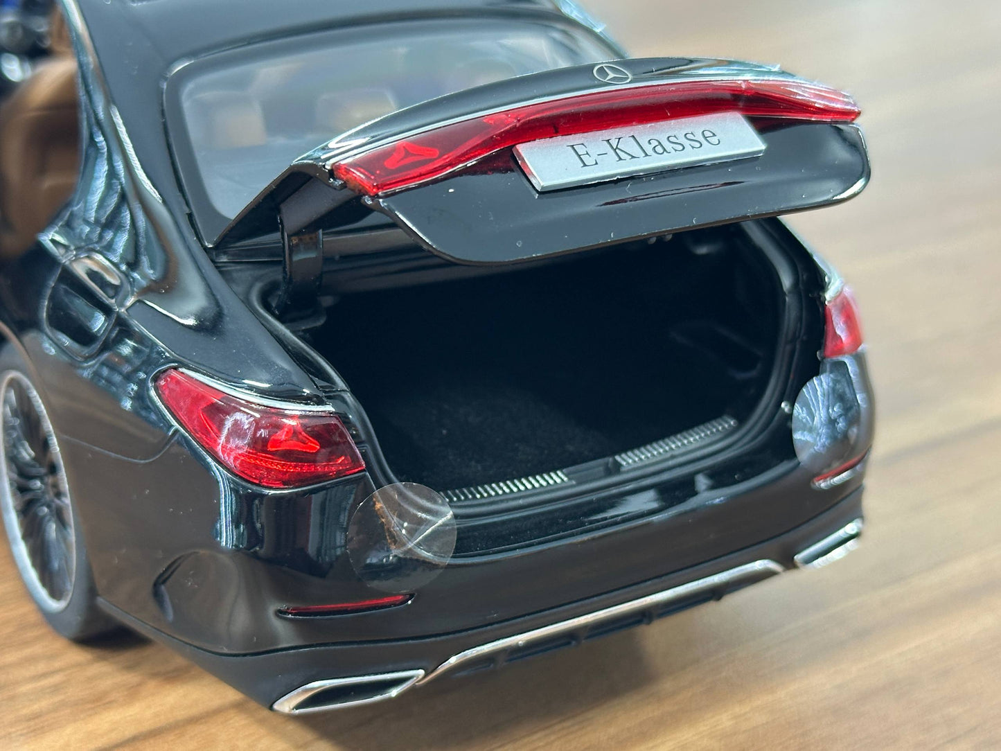 1/18 Diecast Mercedes-Benz E-Class E450 (W214) Saloon – iScale (Black, Full Opening)