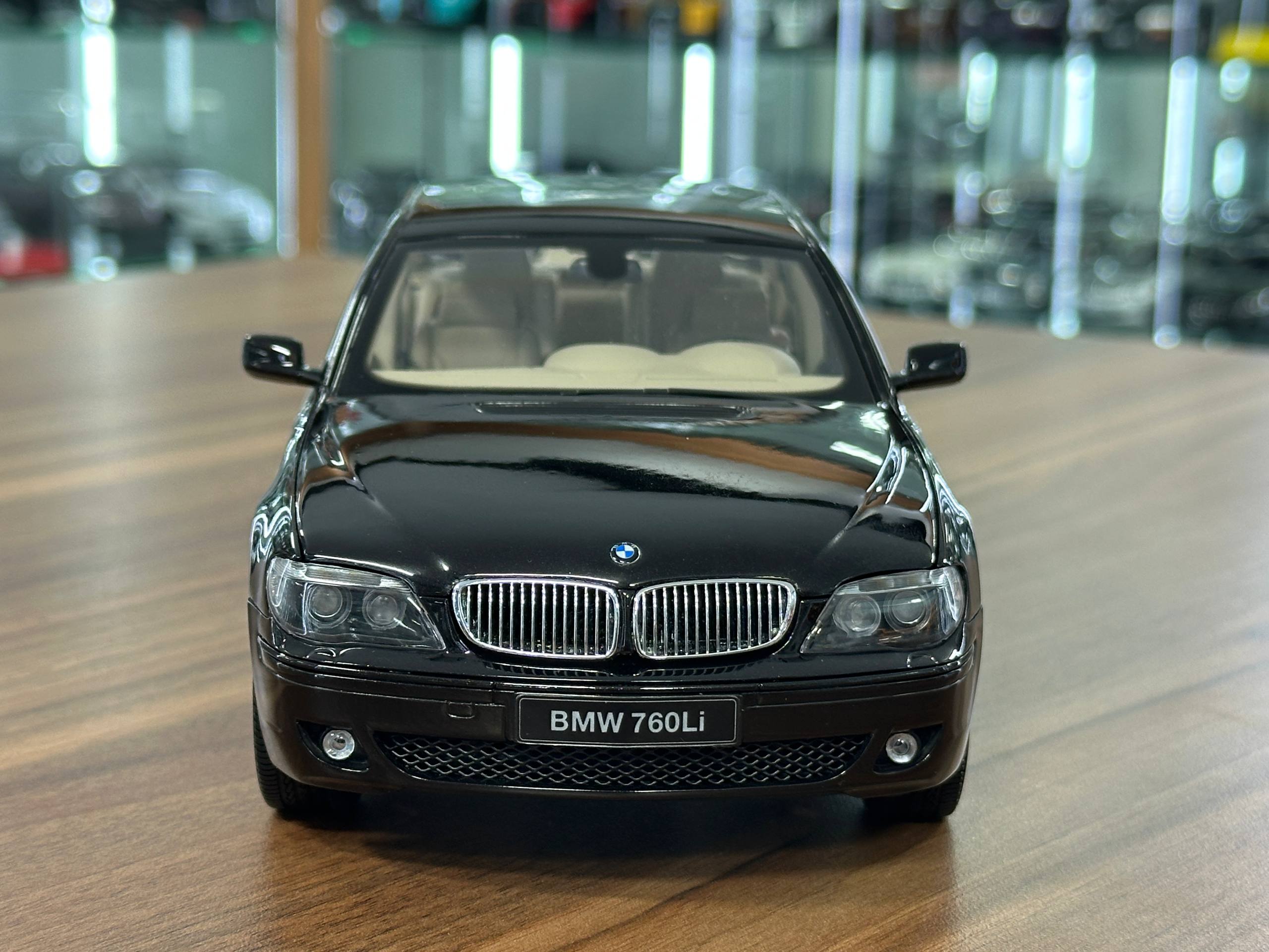 ギミックあり BMW 760Li E66 ミニカー 京商 ディーラー別注1/18 1/18 Diecast BMW 760Li Individual V12 (E66) – Kyosho (R. Black