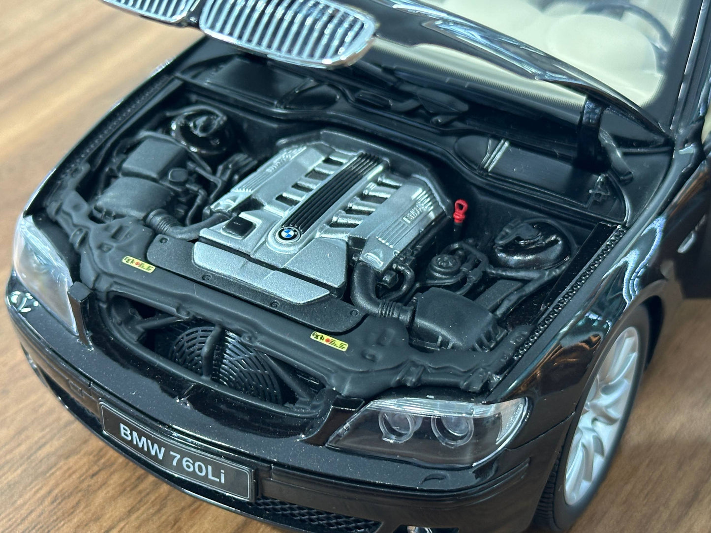 1/18 Diecast BMW 760Li Individual V12 (E66) – Kyosho (R. Black,  Full Opening)