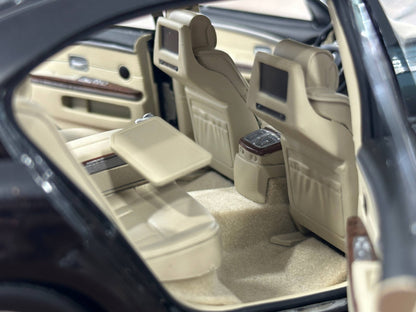 1/18 Diecast BMW 760Li Individual V12 (E66) – Kyosho (R. Black,  Full Opening)