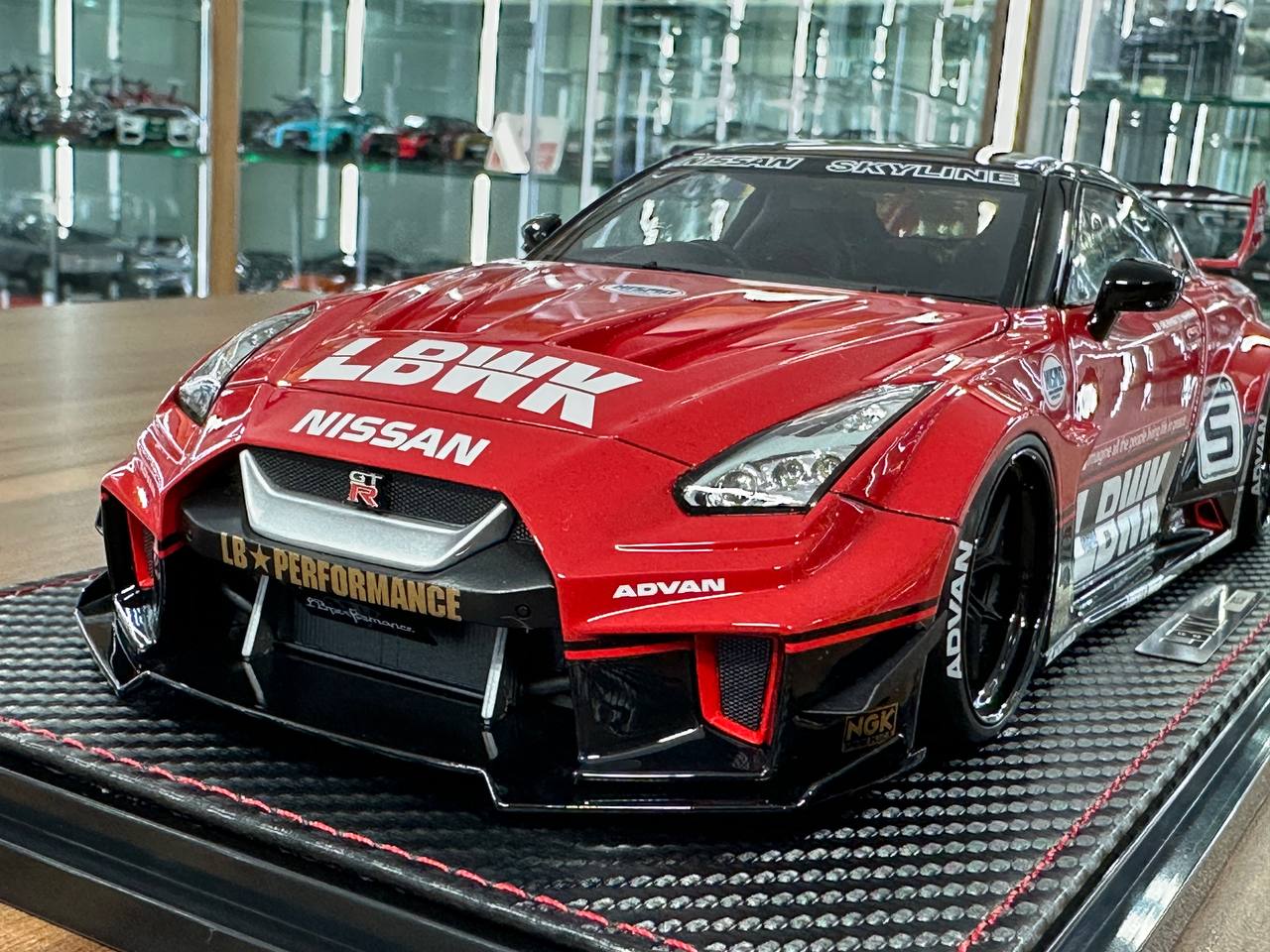 1/18 resin Ignition Model Nissan R35 GT-RR LB-Silhouette WORKS #5 Red/Black  - Limited Edition