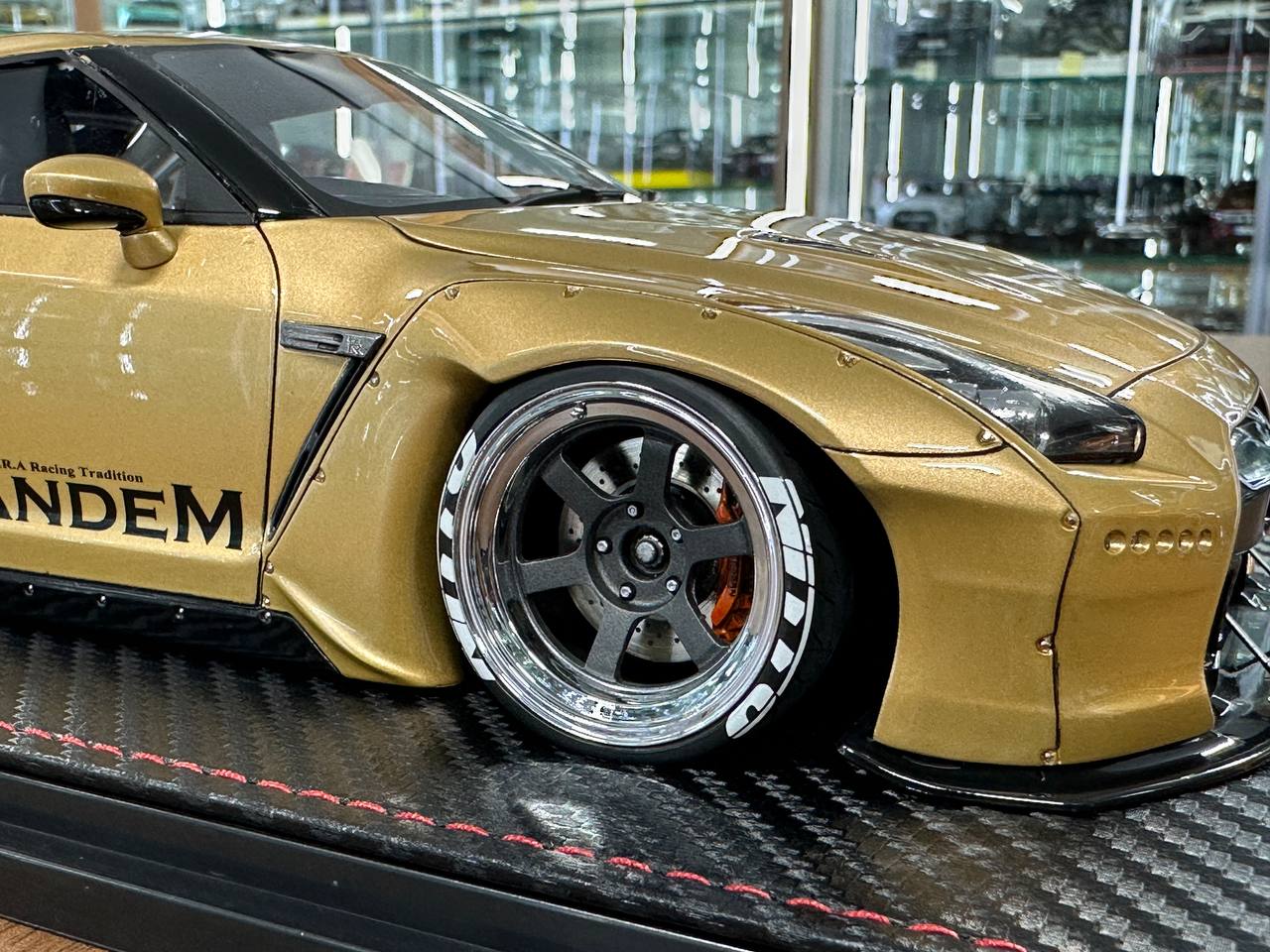 Ignition Model 1/18 Resin Nissan R35 GT-R PANDEM – Gold