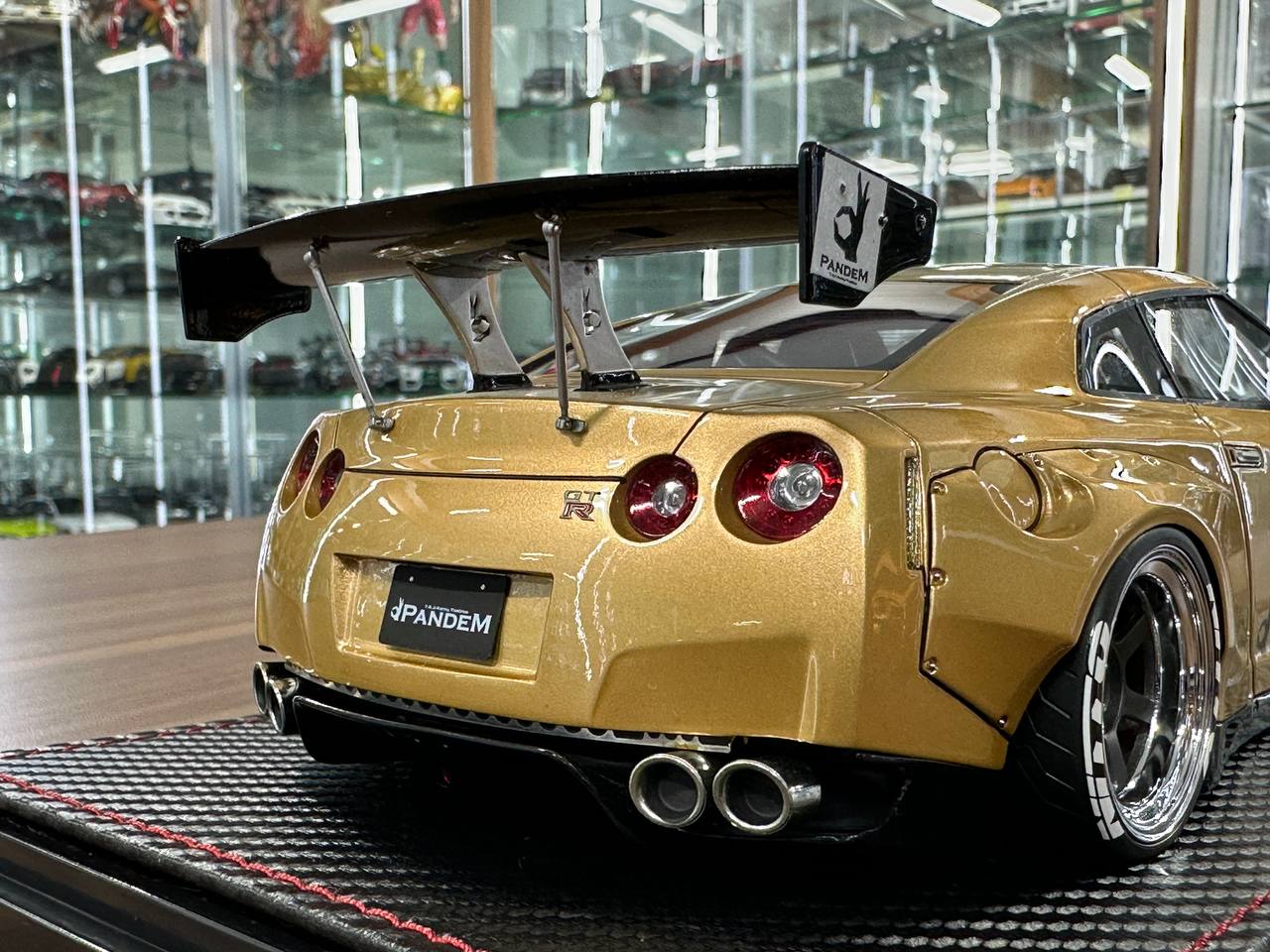Ignition Model 1/18 Resin Nissan R35 GT-R PANDEM – Gold
