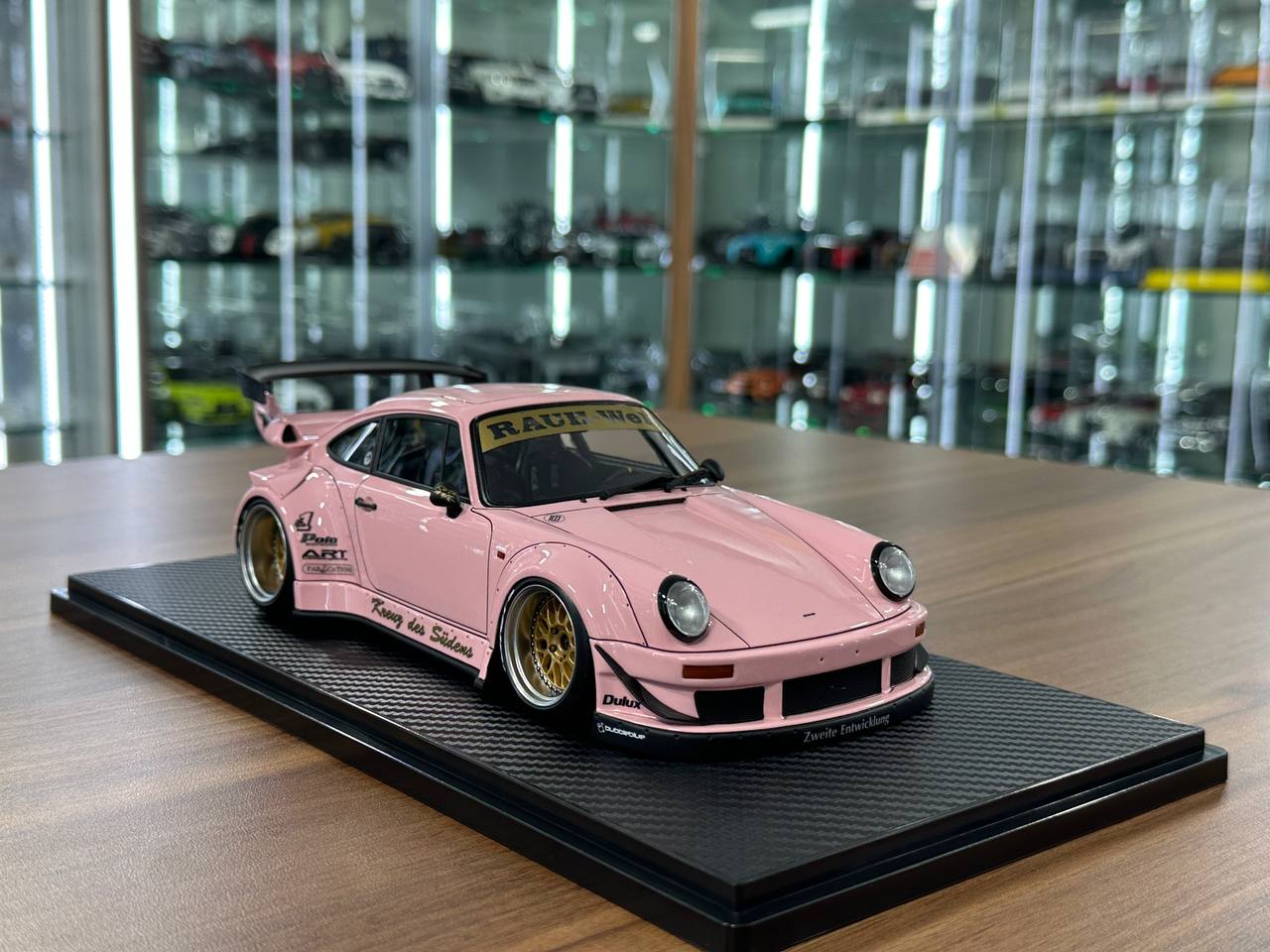 Ignition Model 1/18 Resin Porsche 930 RWB – Pink