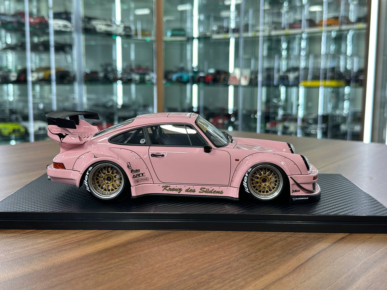 Ignition Model 1/18 Resin Porsche 930 RWB – Pink