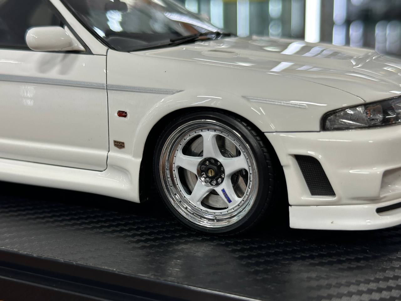 Ignition Model 1/18 Resin Nissan Skyline GT-R R33 Nismo 400R – White