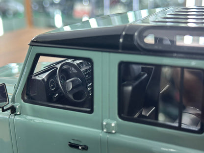 1/18 Resin Land Rover Defender 3 110 Station Wagon – GT Spirit (Grey, Limited 999 pcs)