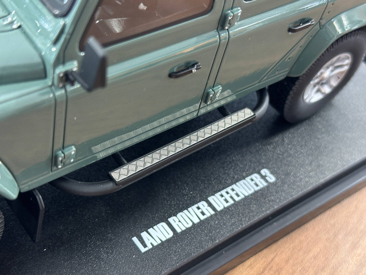 1/18 Resin Land Rover Defender 3 110 Station Wagon – GT Spirit (Grey, Limited 999 pcs)