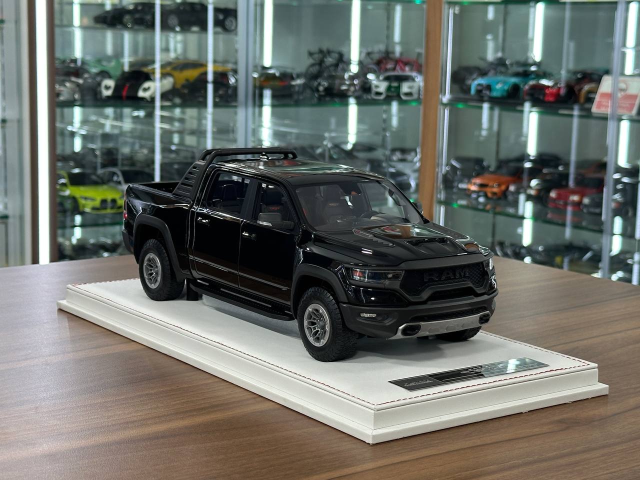 Exclusive 1/18 Dodge Ram TRX 1500 [Black Glossy] – Limited Edition (40 pcs)