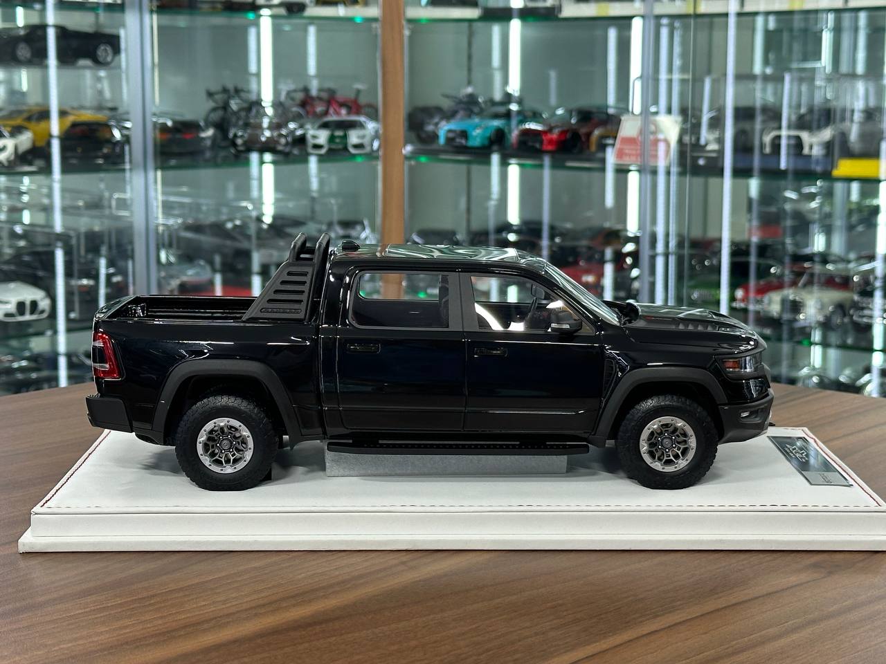 Exclusive 1/18 Dodge Ram TRX 1500 [Black Glossy] – Limited Edition (40 pcs)