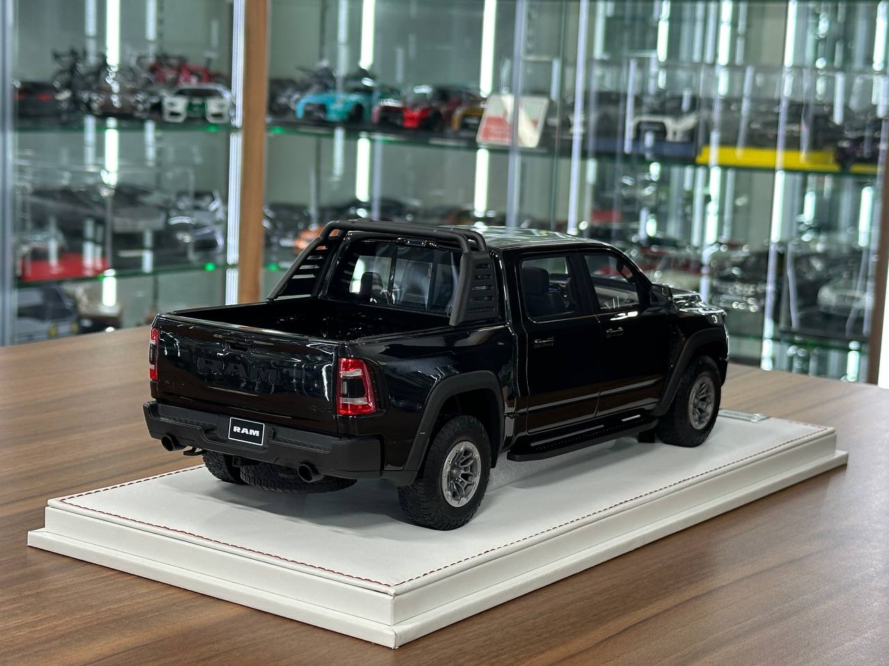 Exclusive 1/18 Dodge Ram TRX 1500 [Black Glossy] – Limited Edition (40 pcs)