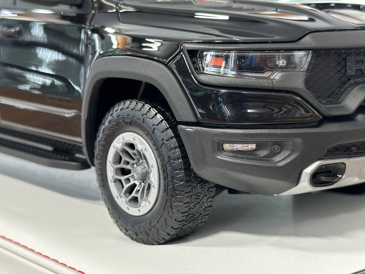 Exclusive 1/18 Dodge Ram TRX 1500 [Black Glossy] – Limited Edition (40 pcs)