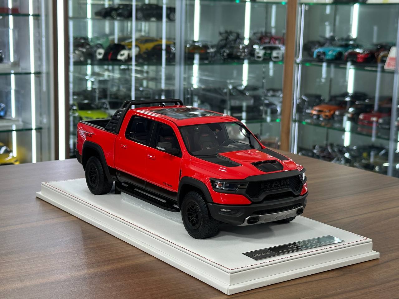 Exclusive 1/18 Dodge Ram TRX 1500 [Flame Red] – Limited Edition (40 pcs)