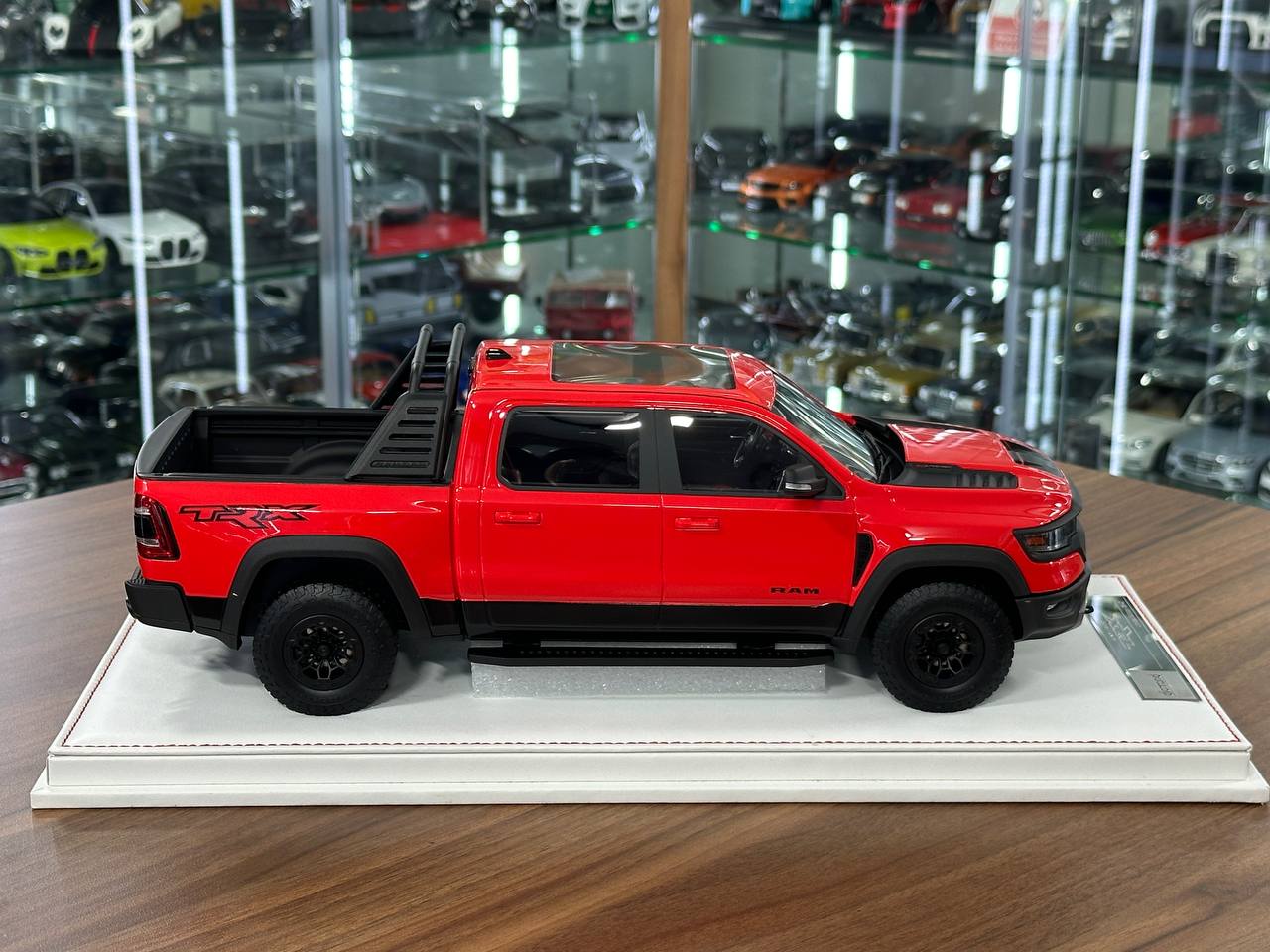 Exclusive 1/18 Dodge Ram TRX 1500 [Flame Red] – Limited Edition (40 pcs)