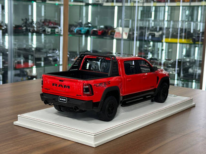 Exclusive 1/18 Dodge Ram TRX 1500 [Flame Red] – Limited Edition (40 pcs)