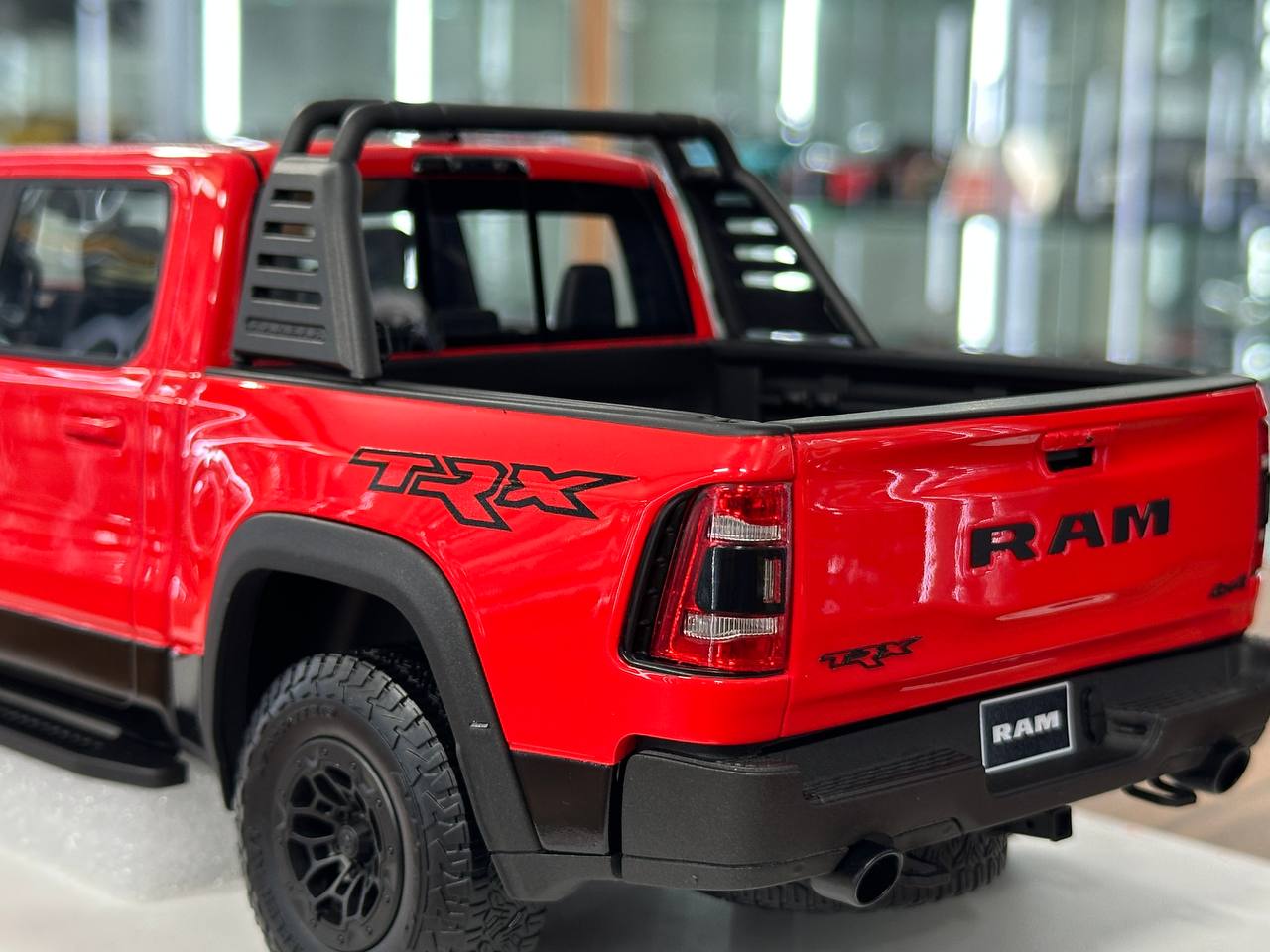 Exclusive 1/18 Dodge Ram TRX 1500 [Flame Red] – Limited Edition (40 pcs)