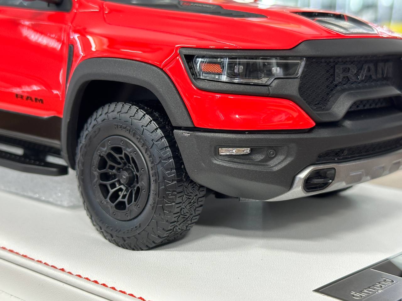 Exclusive 1/18 Dodge Ram TRX 1500 [Flame Red] – Limited Edition (40 pcs)