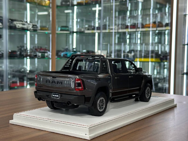 Exclusive 1/18 Dodge Ram TRX 1500 [Grey] by Diamand – Limited Edition (40 pcs)
