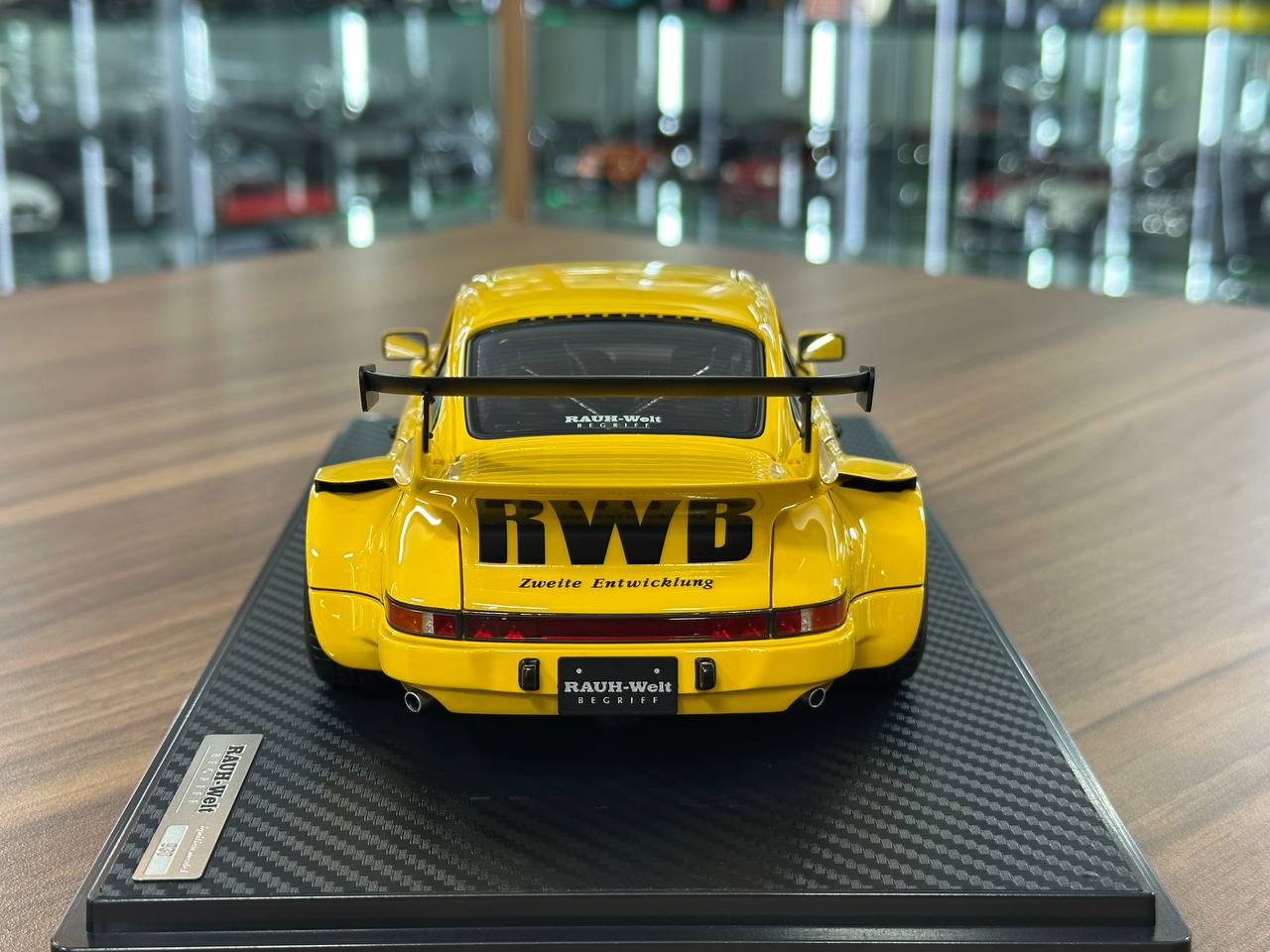 1/18 Resin Ignition Model Porsche 930 RWB – Yellow