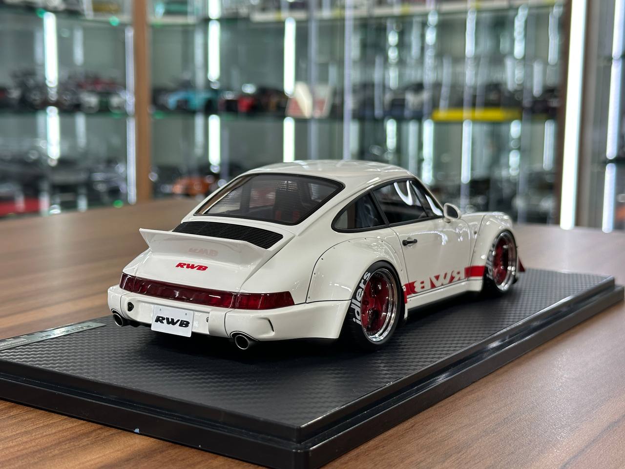 1/18 Resin Ignition Model Porsche 964 RWB – White