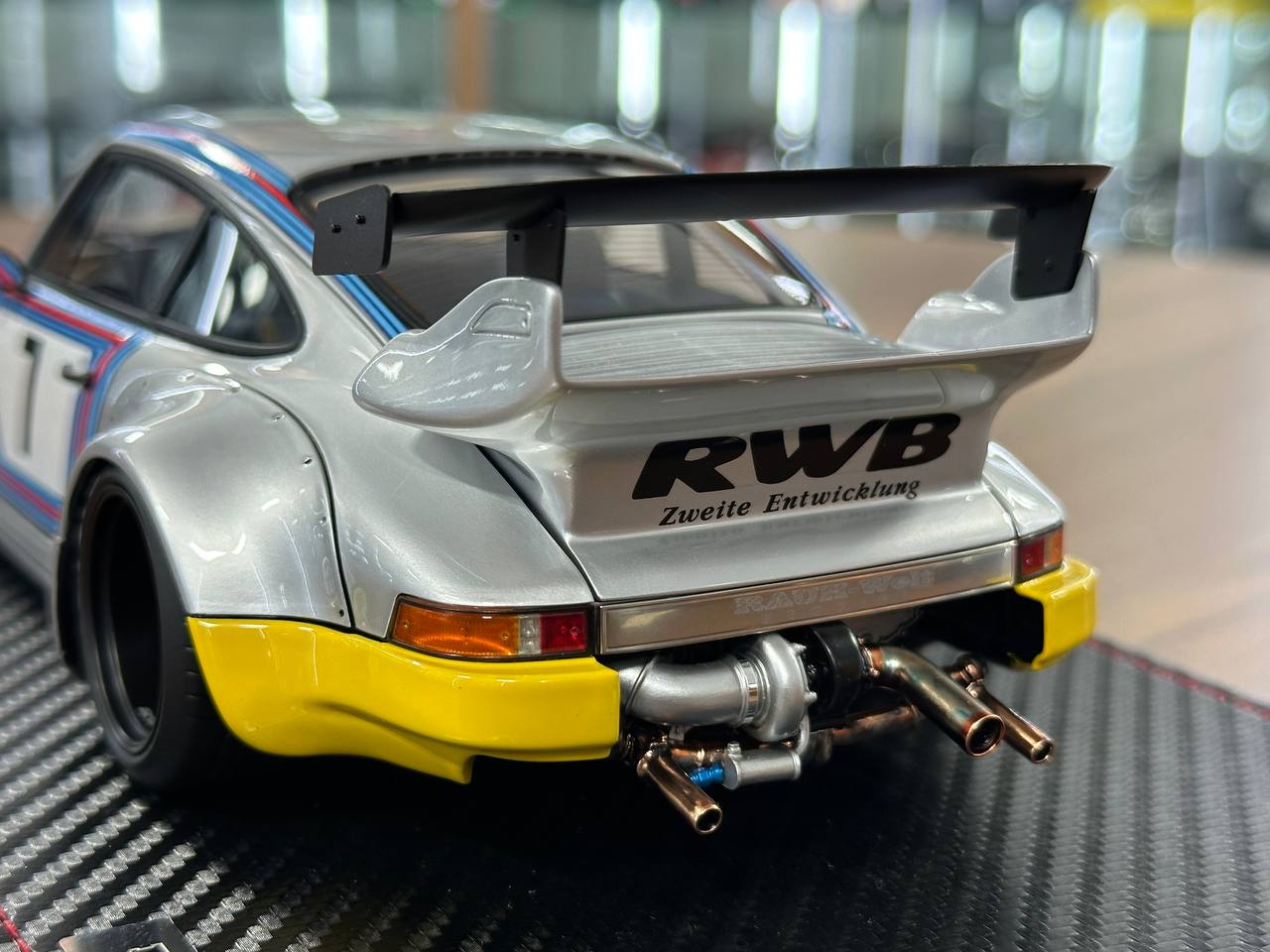 Porsche 964 RWB #7 Martini Silver/Yellow Limited Resin Model