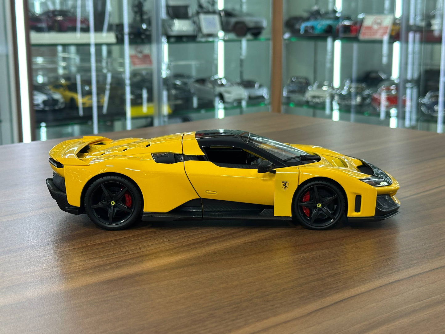 1/18 Diecast Bburago Ferrari F80 in Yellow