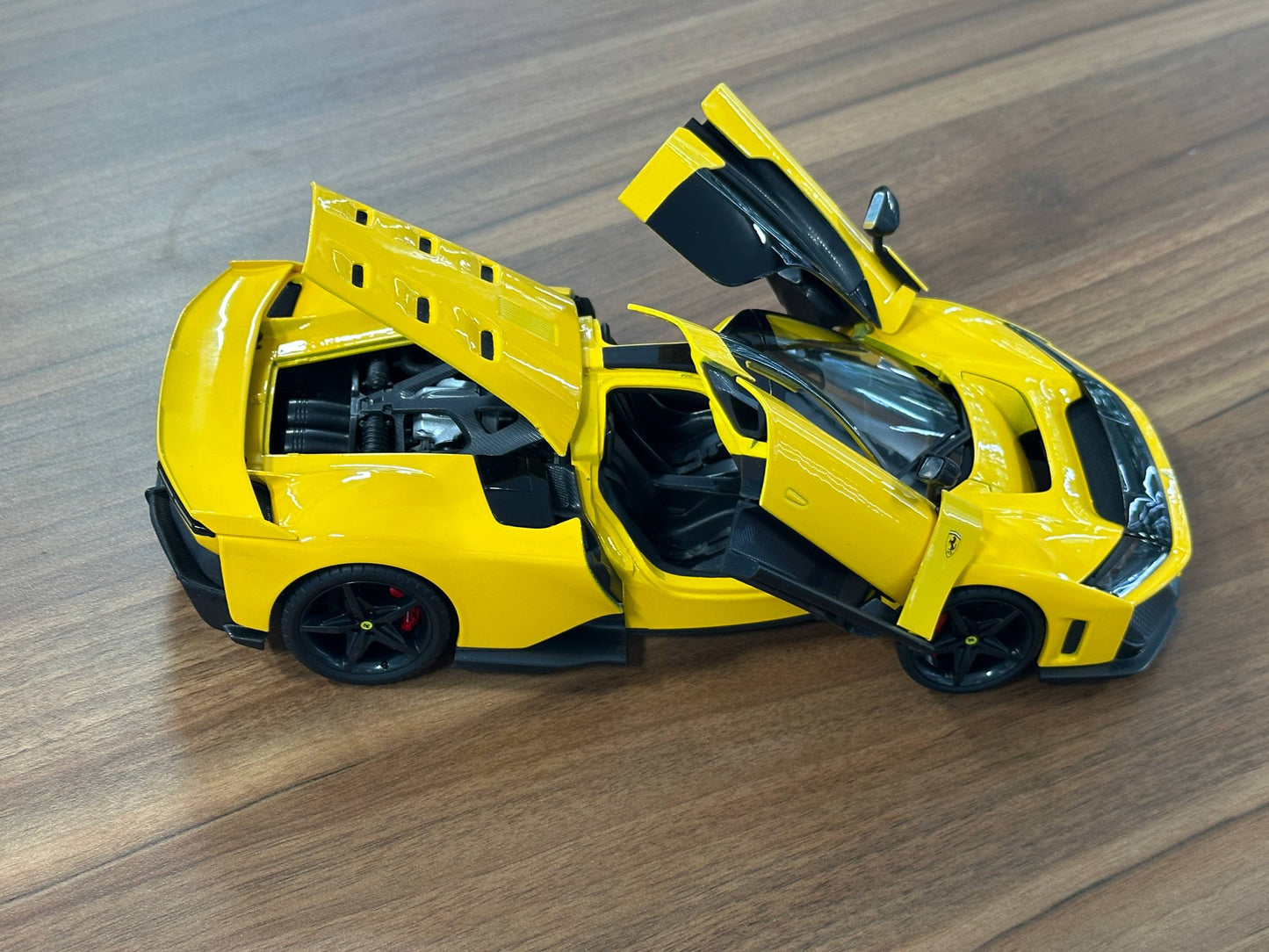 1/18 Diecast Bburago Ferrari F80 in Yellow
