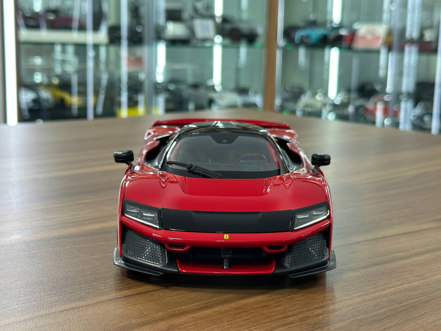 1/18 Diecast Bburago Ferrari F80 in Red