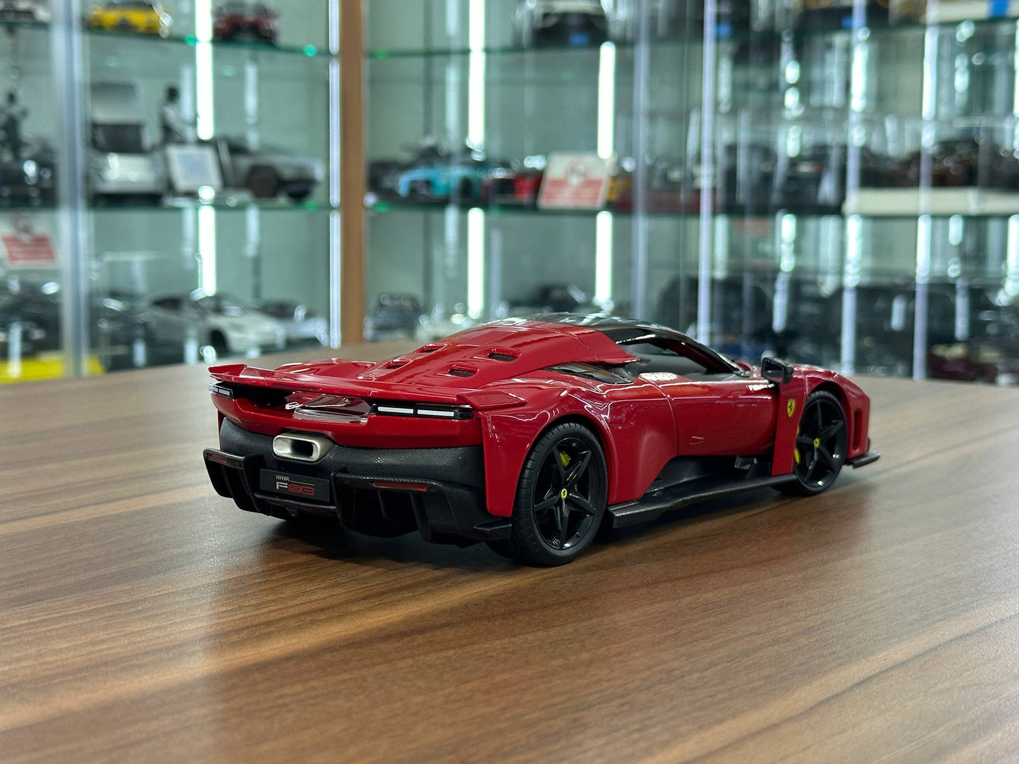 1/18 Diecast Bburago Ferrari F80 in Red