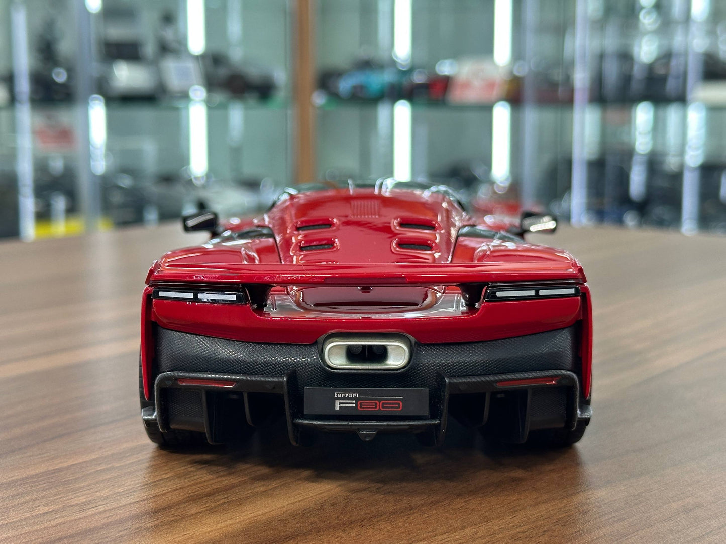 1/18 Diecast Bburago Ferrari F80 in Red