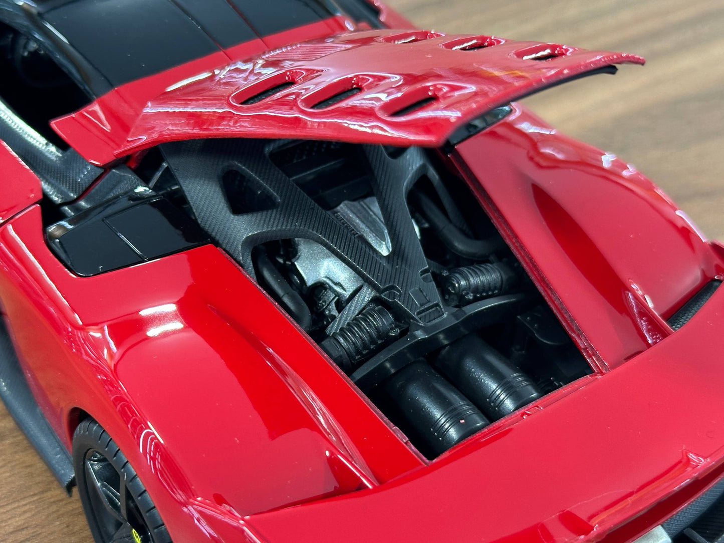 1/18 Diecast Bburago Ferrari F80 in Red