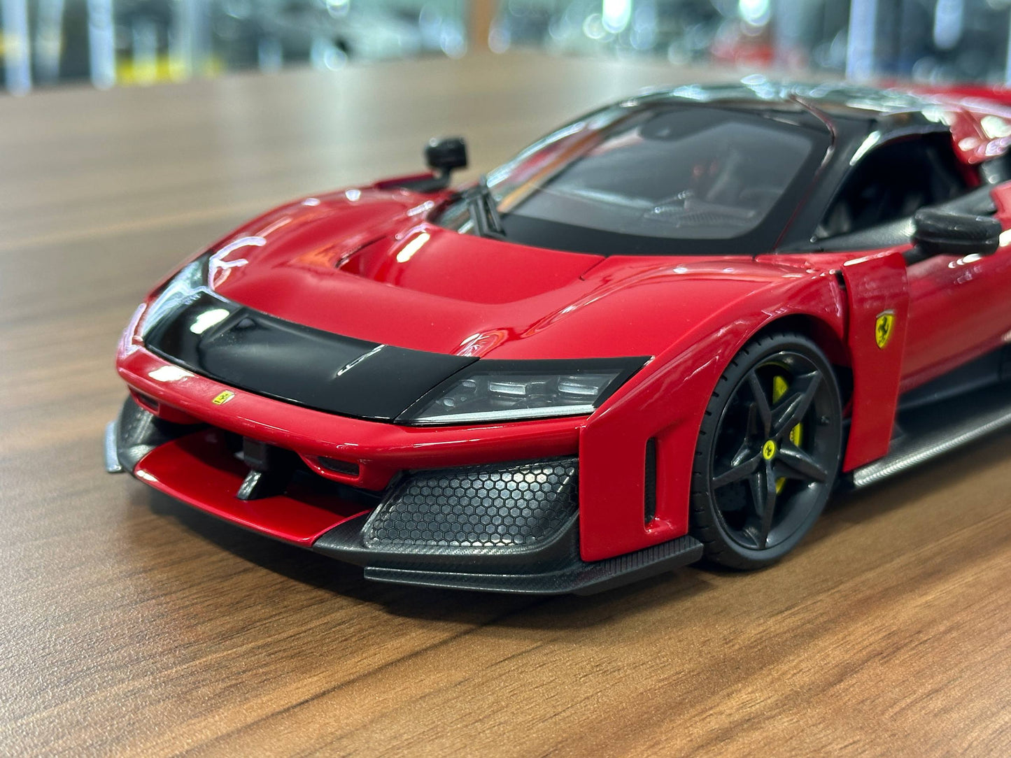 1/18 Diecast Bburago Ferrari F80 in Red