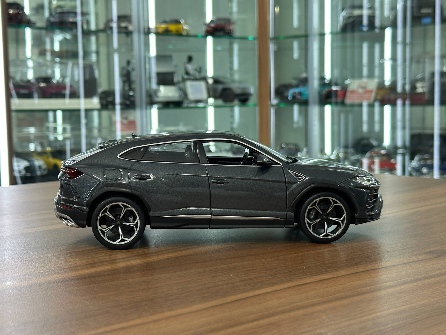 1/18 Diecast Lamborghini Urus Grey Bburago Scale Model Car