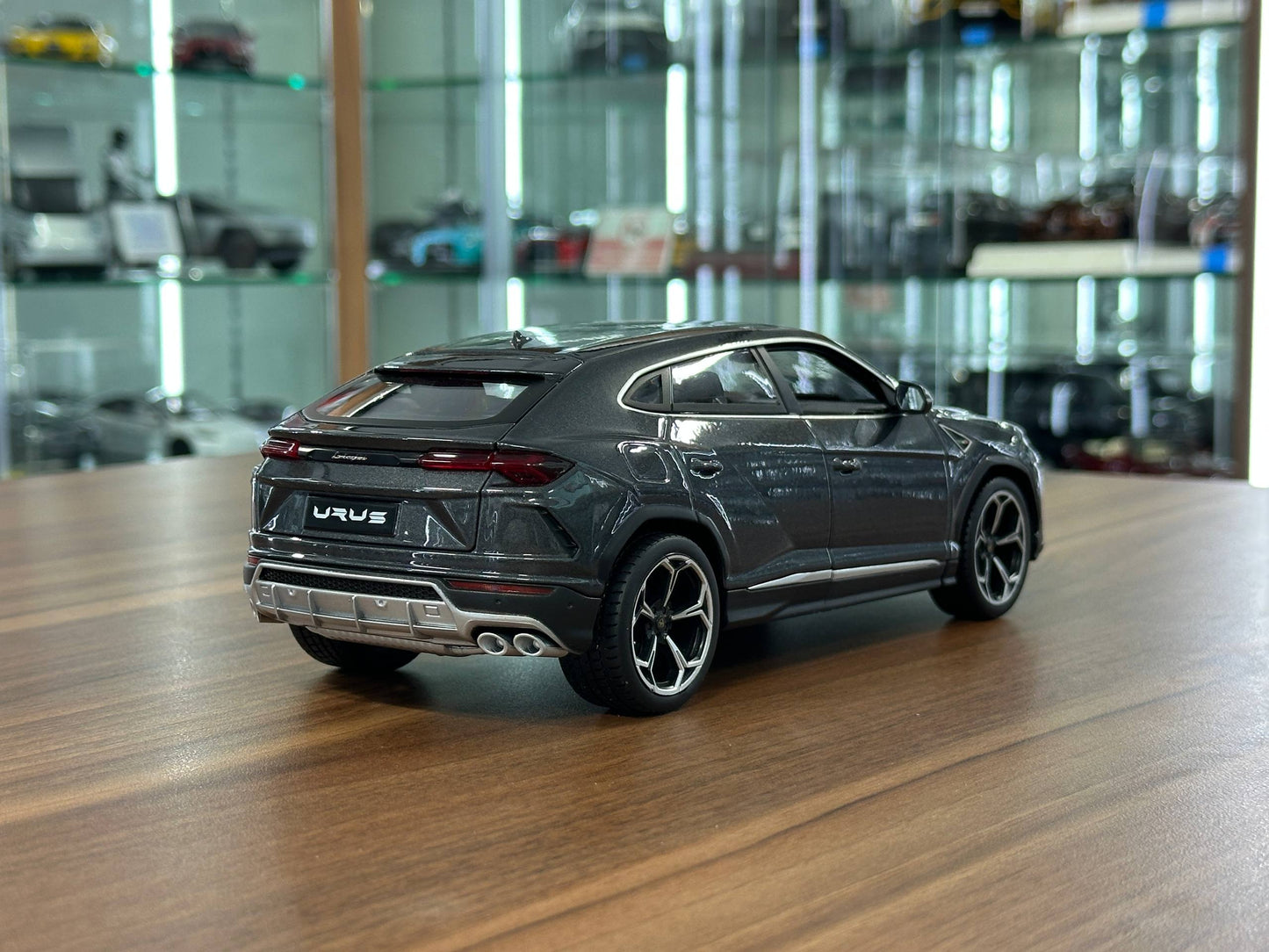 1/18 Diecast Lamborghini Urus Grey Bburago Scale Model Car