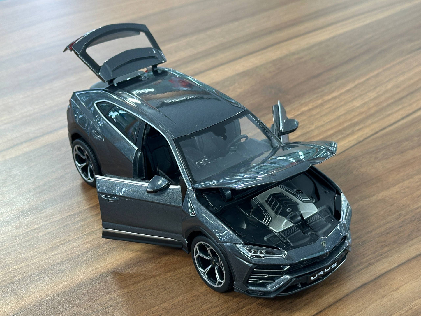 1/18 Diecast Lamborghini Urus Grey Bburago Scale Model Car