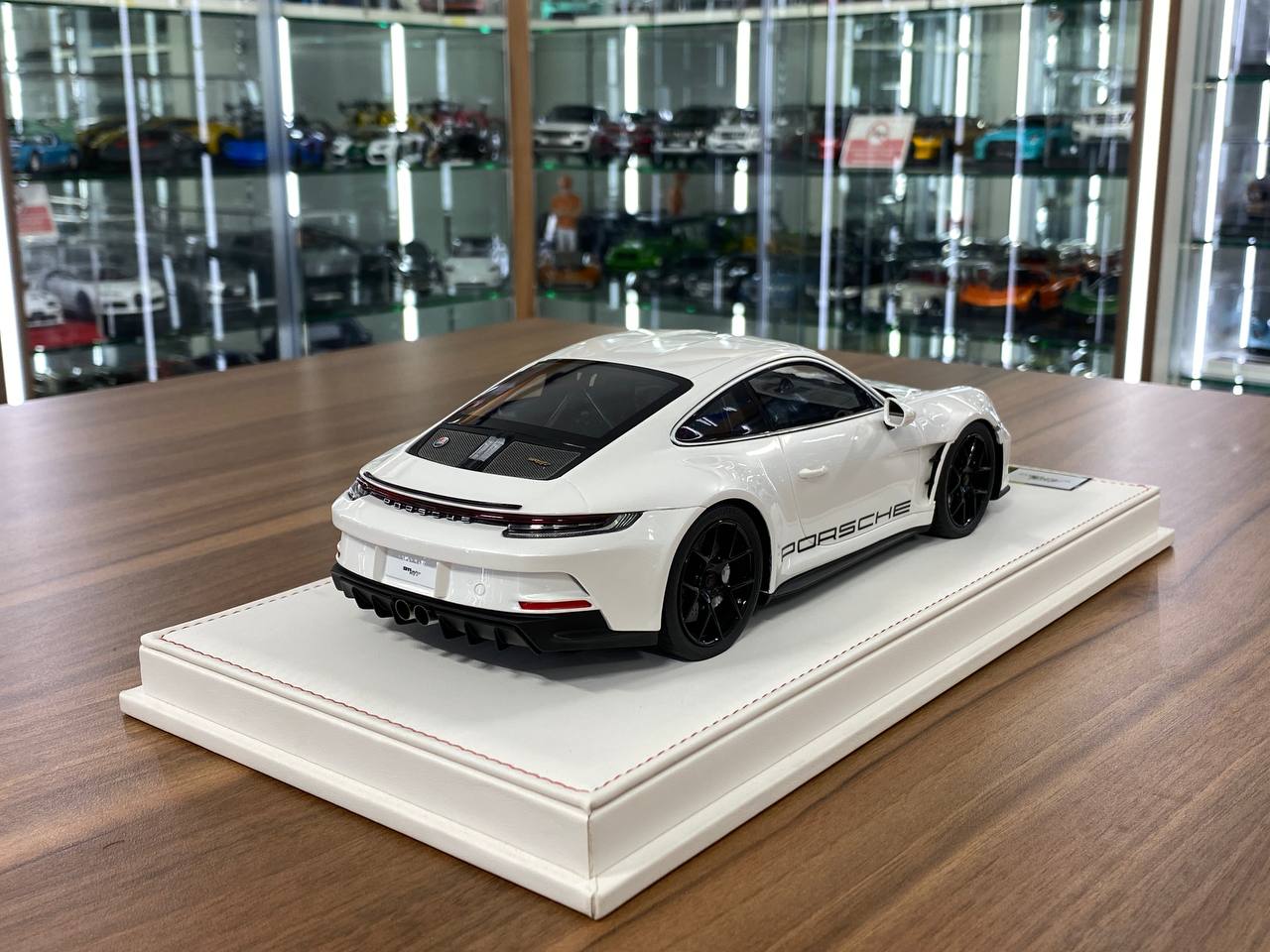 1/18 Resin IVY Models Porsche 911 S/T (992) White Black – Limited 15pcs