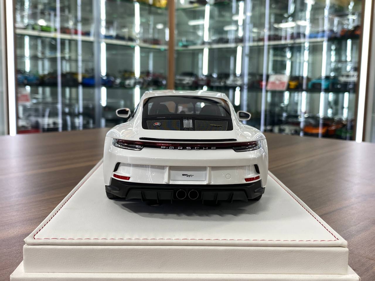1/18 Resin IVY Models Porsche 911 S/T (992) White Black – Limited 15pcs