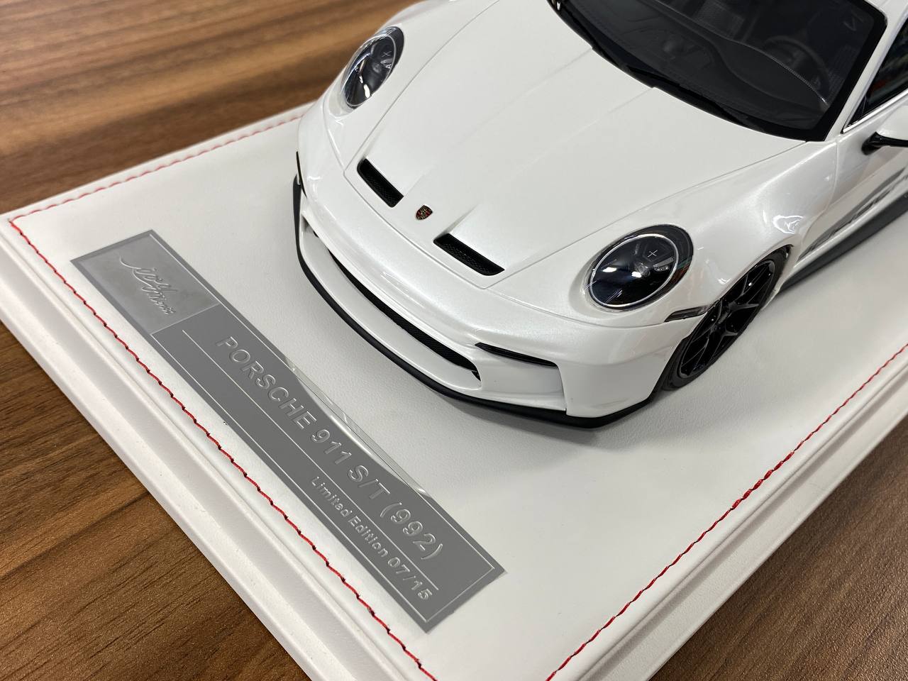 1/18 Resin IVY Models Porsche 911 S/T (992) White Black – Limited 15pcs