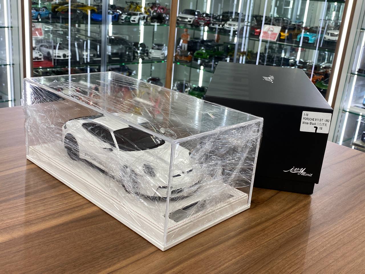 1/18 Resin IVY Models Porsche 911 S/T (992) White Black – Limited 15pcs