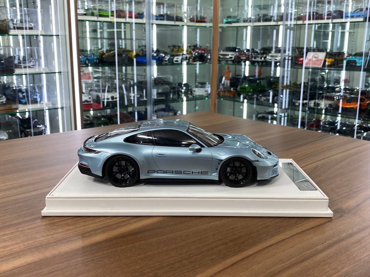 1/18 Resin IVY Models Porsche 911 S/T (992) Ice Blue Black – Limited 20pcs