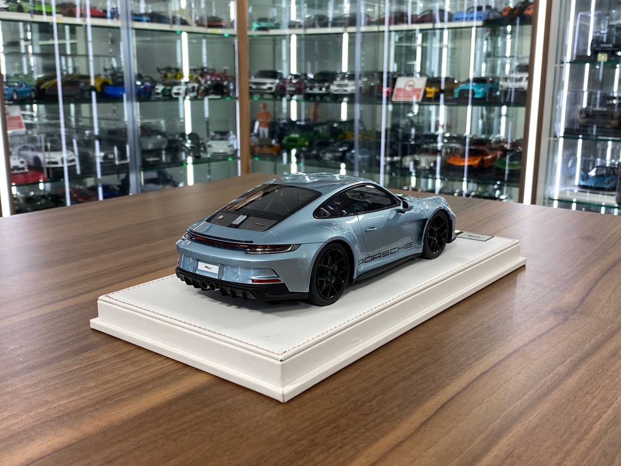 1/18 Resin IVY Models Porsche 911 S/T (992) Ice Blue Black – Limited 20pcs