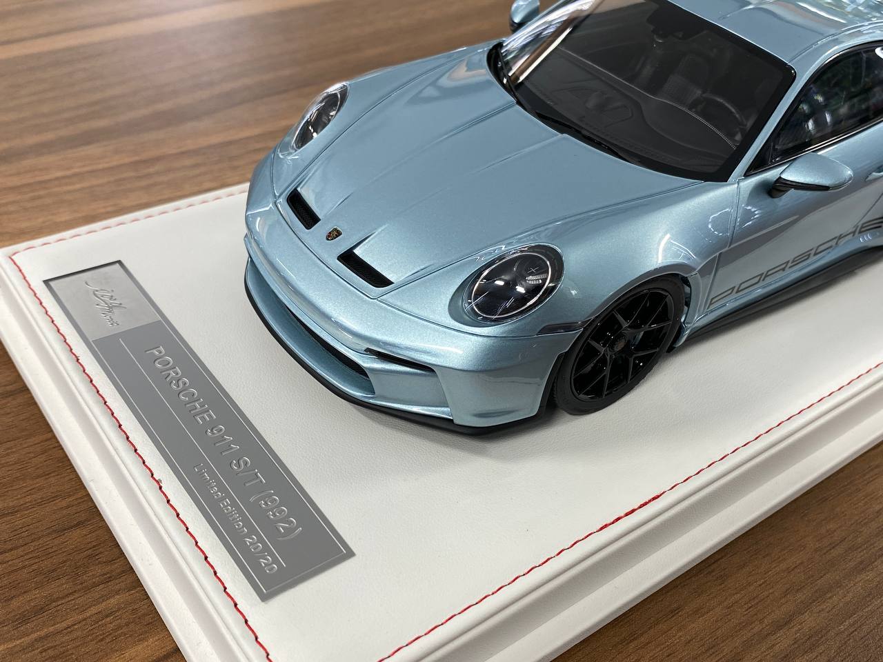 1/18 Resin IVY Models Porsche 911 S/T (992) Ice Blue Black – Limited 20pcs