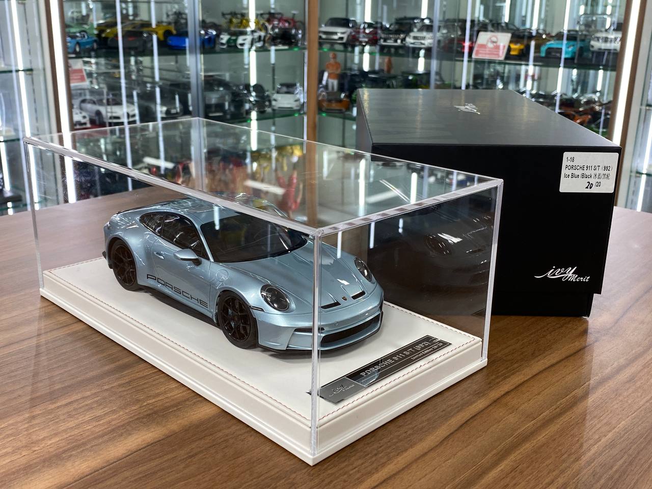 1/18 Resin IVY Models Porsche 911 S/T (992) Ice Blue Black – Limited 20pcs