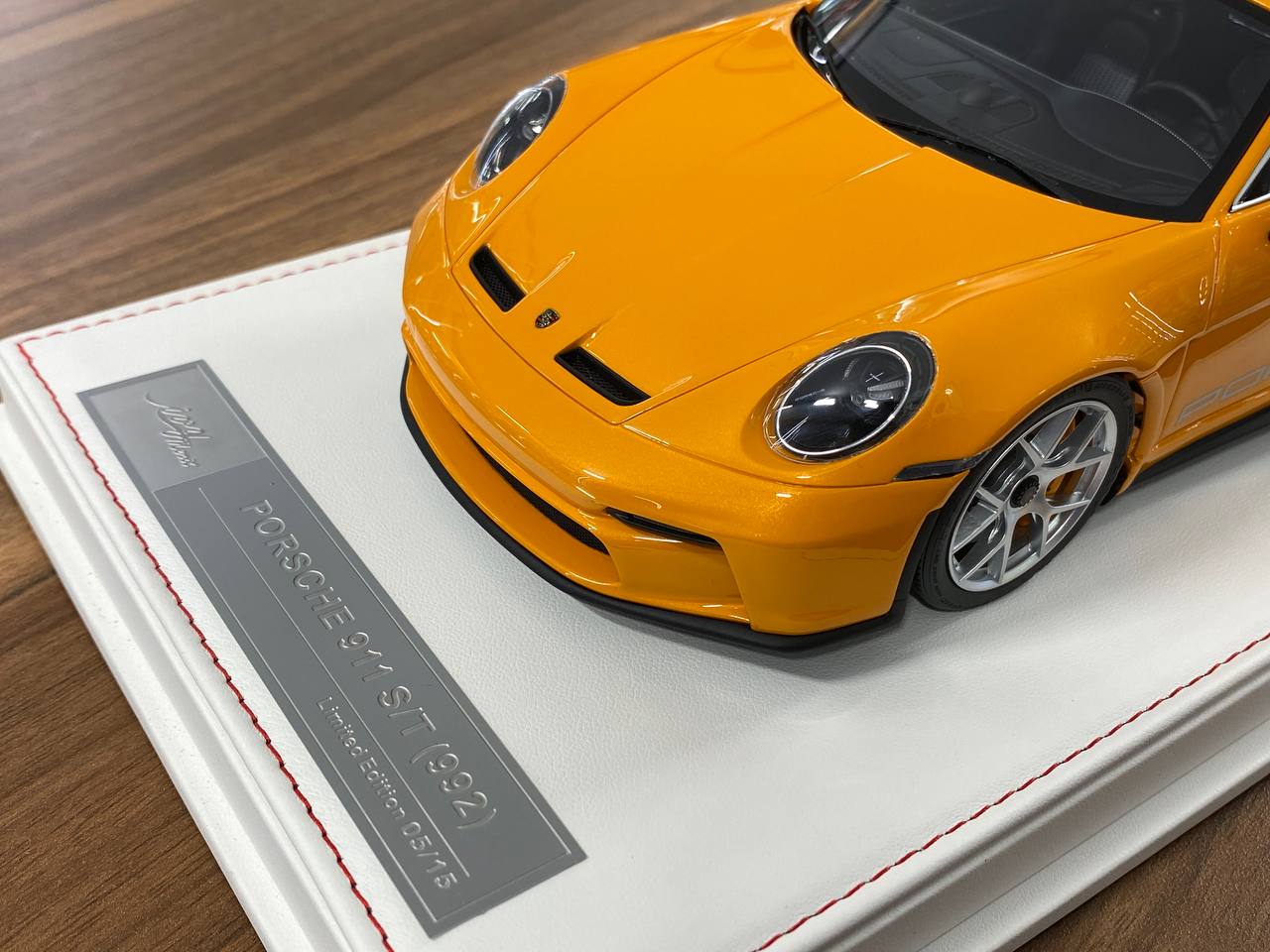 1/18 Resin Porsche 911 S/T (992) by Ivy Models in Orange / Silver – Limited 15pcs