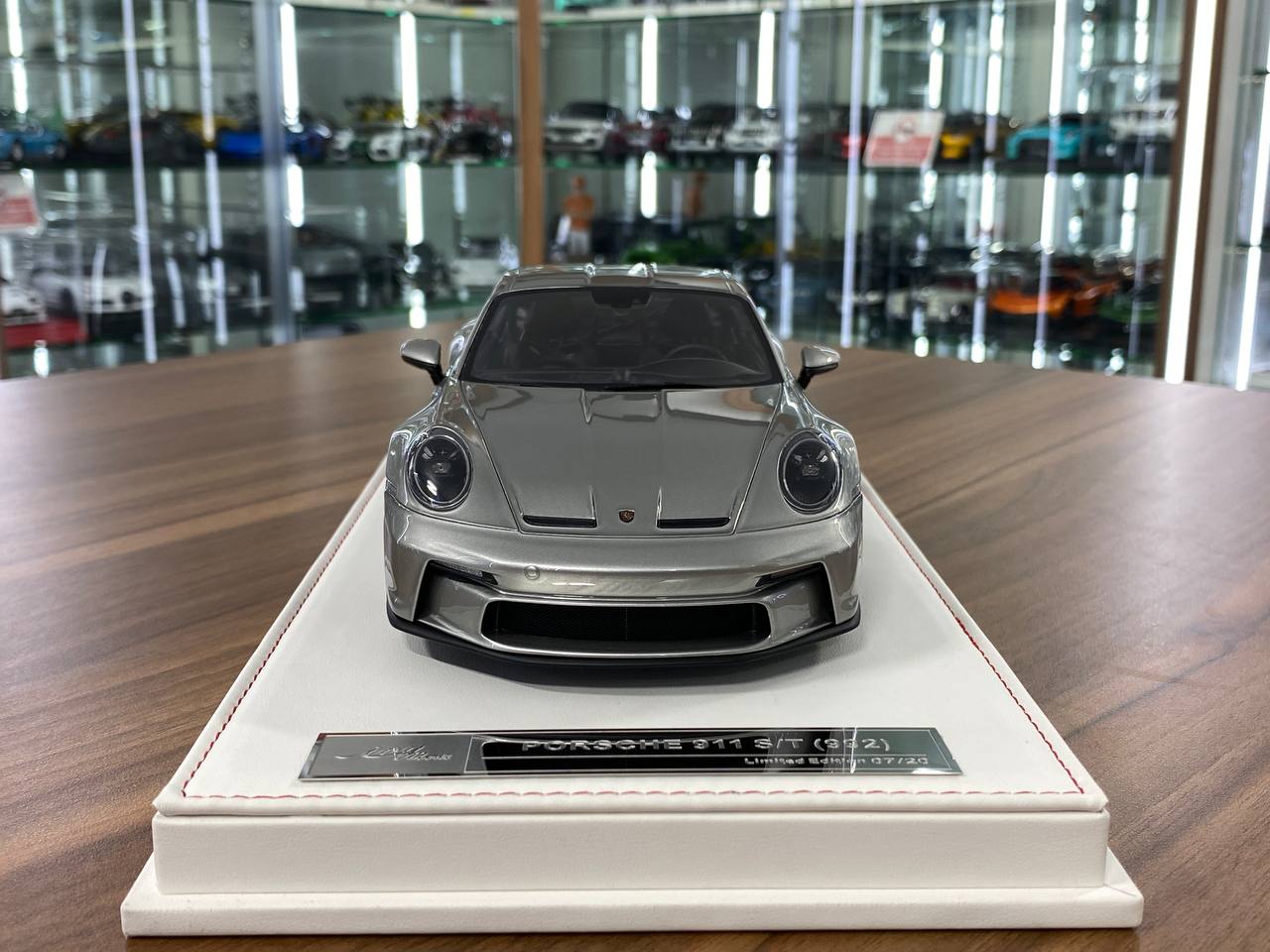 1/18 Resin Porsche 911 S/T (992) by Ivy Models in Silver/Black – Limited 15pcs