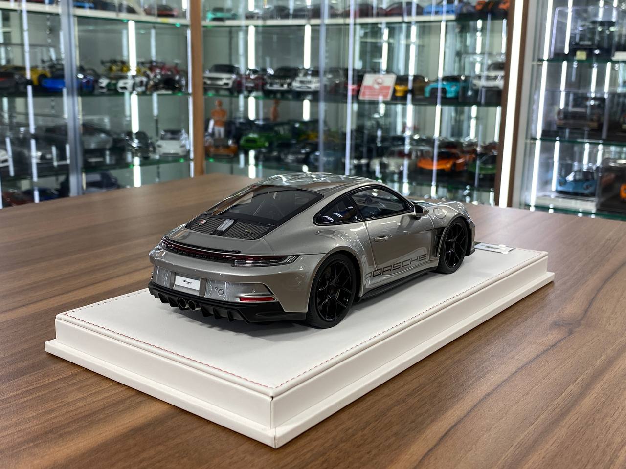 1/18 Resin Porsche 911 S/T (992) by Ivy Models in Silver/Black – Limited 15pcs