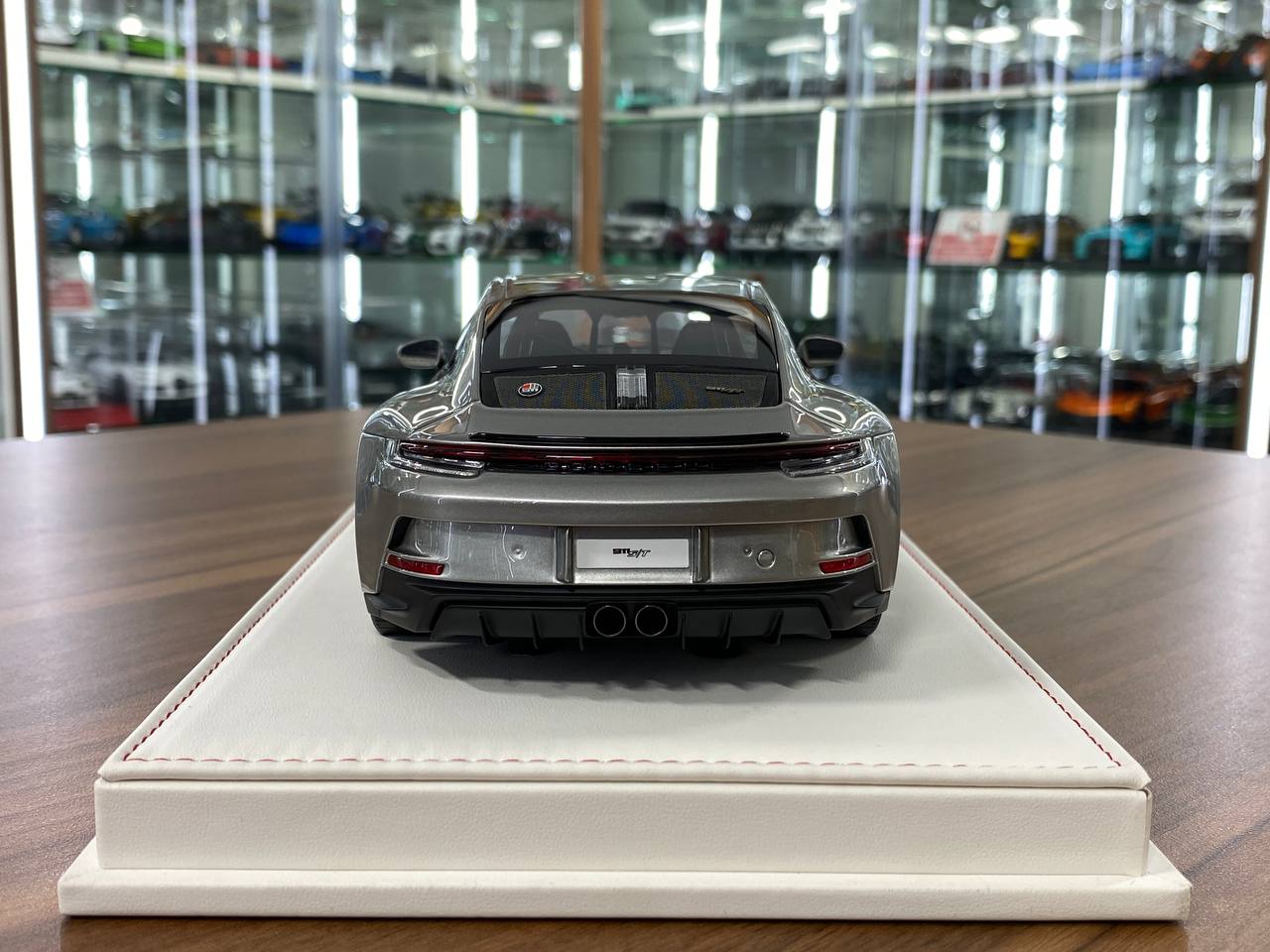 1/18 Resin Porsche 911 S/T (992) by Ivy Models in Silver/Black – Limited 15pcs