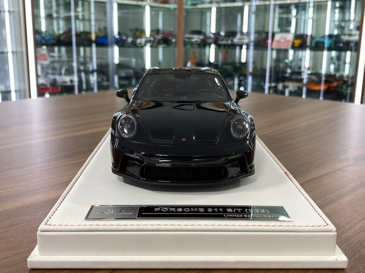 1/18 Resin Porsche 911 S/T (992) by Ivy Models in Black / Red – Limited 15pcs